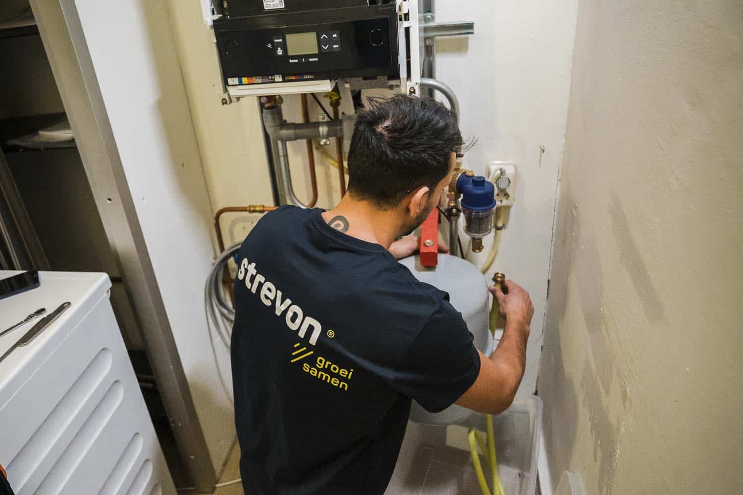 Opleiding loodgieter: loodgieter bij cv ketel